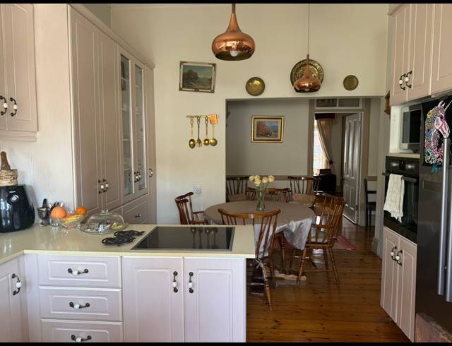 2 BEDROOM APARTMENT FOR SALE IN ESSENWOOD